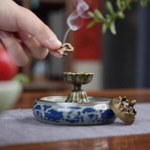 Alternative view of Lư đồng mini xông trầm búp sen