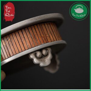 Lư đốt trầm hương bằng thiếc đúc vành trúc tím dáng núi non - Ảnh 6