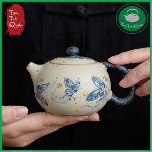 Alternative view of Ấm trà dáng tây thi gốm Đức Hóa họa tiết hồ điệp 220ml