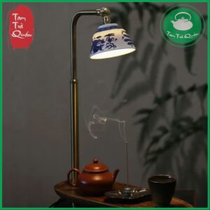 Alternative view of Đèn bàn trà thân đồng, chụp đèn bằng chén trà độc đáo