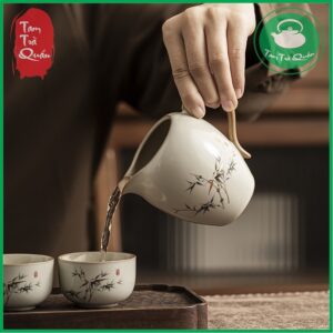 Alternative view of Tống chuyên trà sứ men rạn họa tiết cành trúc 215ml