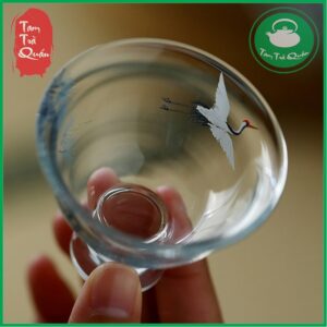 Chén trà thủy tinh chân cao họa tiết chim hạc 45ml - Ảnh 4